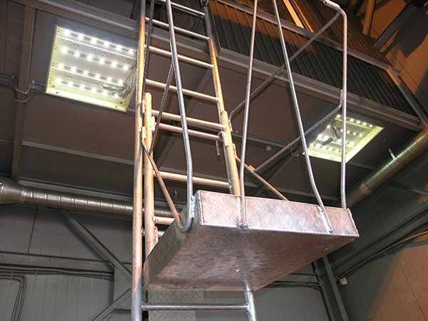 Сварка алюминиевой лестницы с корзиной